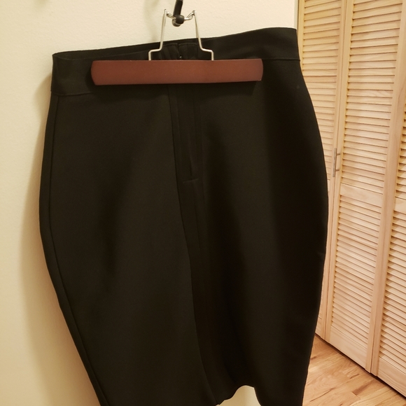 Black pencil skirt - Picture 3 of 3